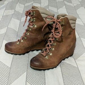 Sorel Joan of Arctic City Hiking Boot